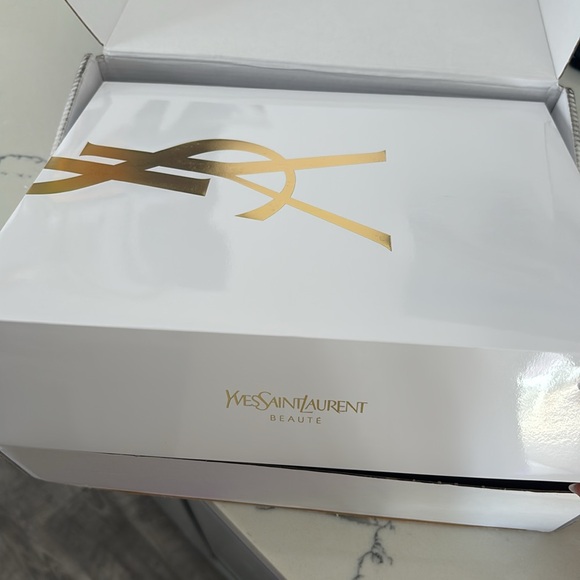 New Yves Saint Laurent Libre L’eau Nue Gift box with pouch - Picture 3 of 12